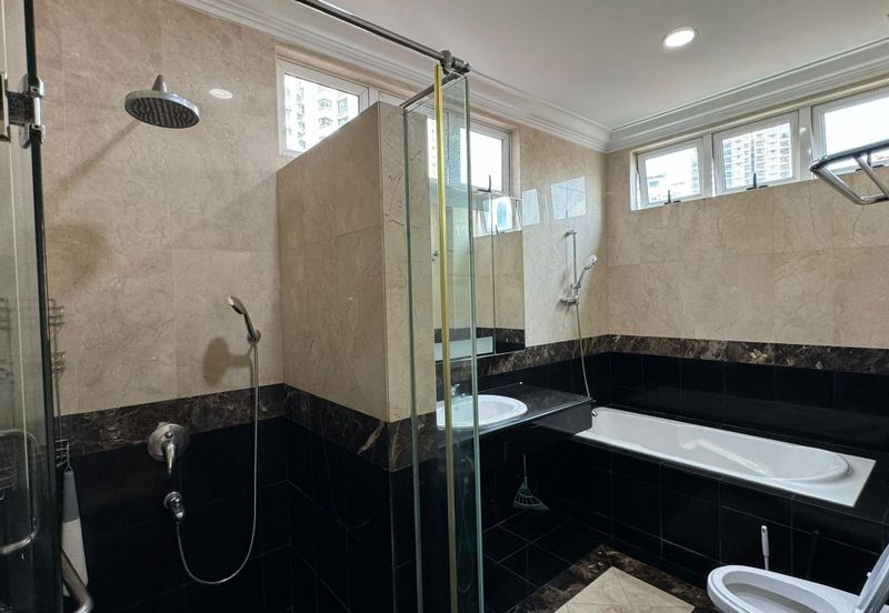 Kiara Peak (Puncak Kiara)