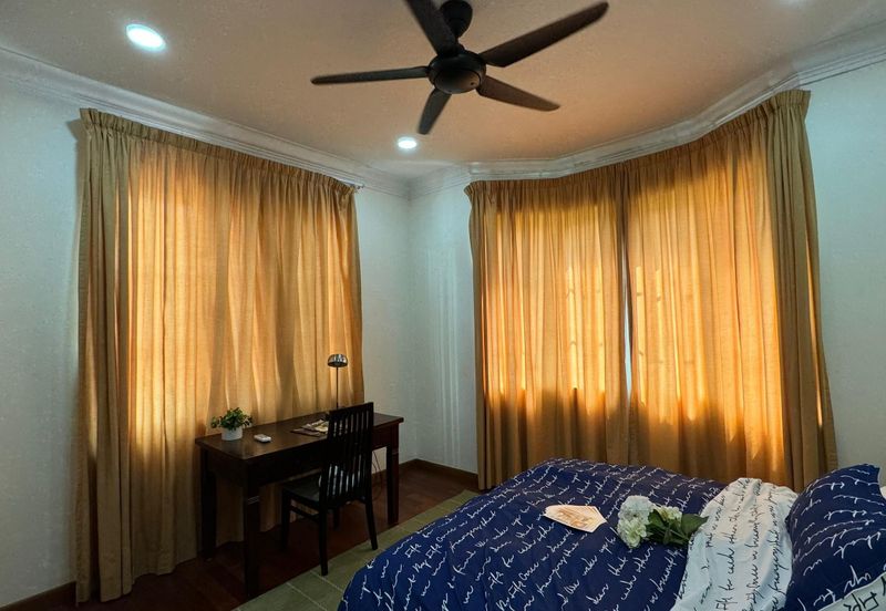 Kiara Peak (Puncak Kiara)