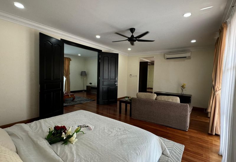 Kiara Peak (Puncak Kiara)