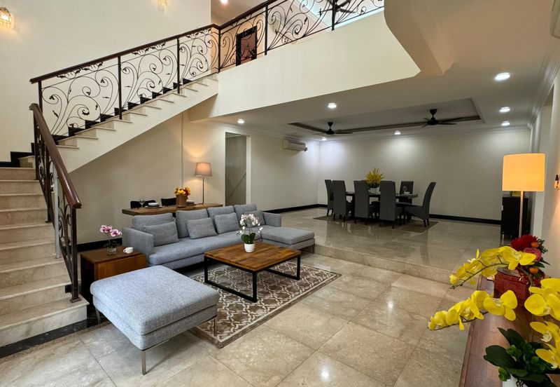 Kiara Peak (Puncak Kiara)