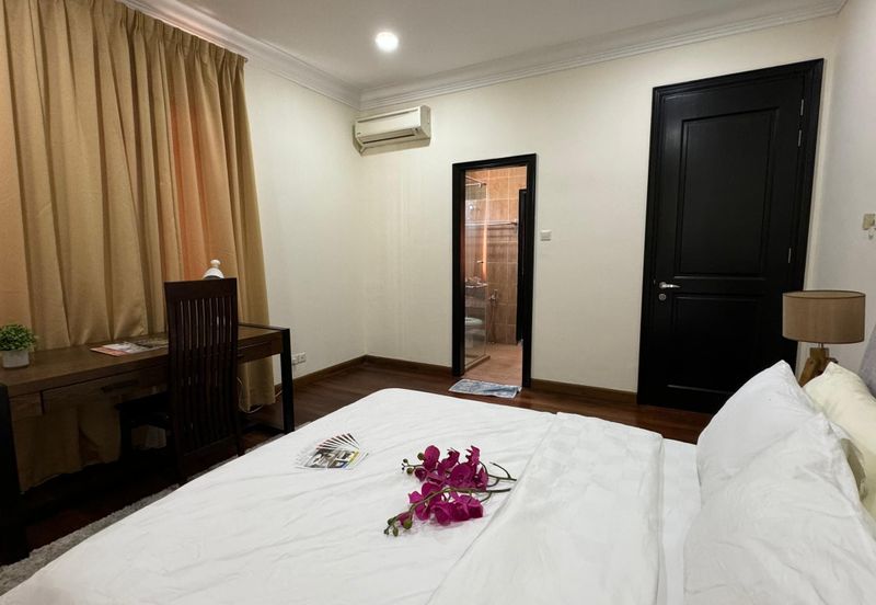 Kiara Peak (Puncak Kiara)