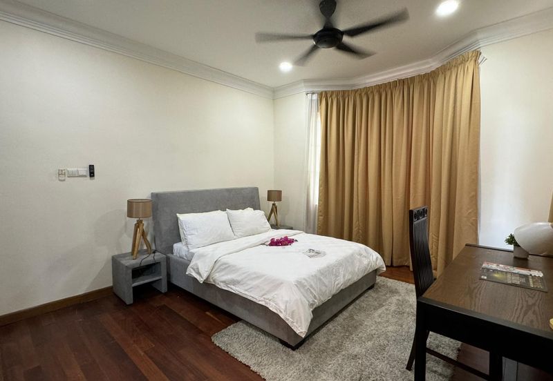 Kiara Peak (Puncak Kiara)