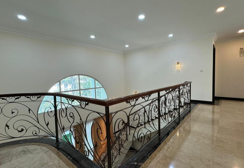 Kiara Peak (Puncak Kiara)