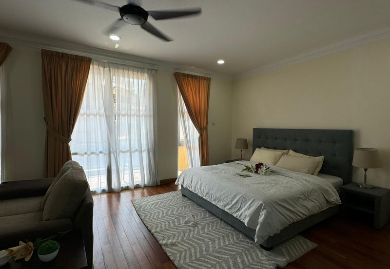 Kiara Peak (Puncak Kiara)