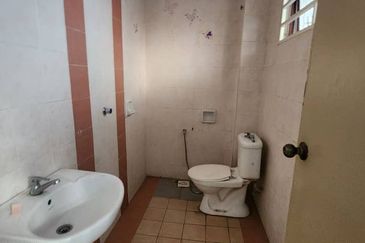 Double Storey (Amanda) Superlink D'Kayangan Seksyen 13 Shah Alam