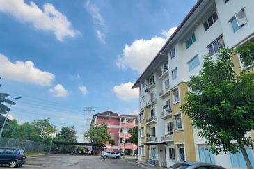 Akasia Apartment ( Setia Alam )