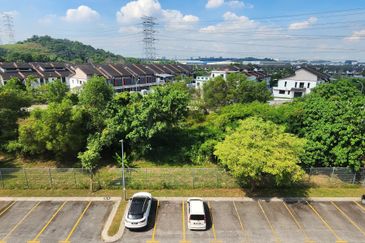 Akasia Apartment ( Setia Alam )