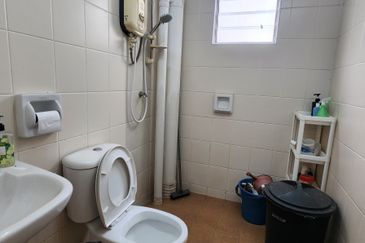 Akasia Apartment ( Setia Alam )