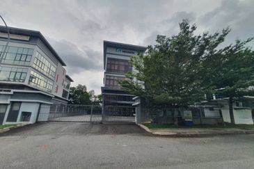 Sekitar 26 Seksyen 26 Shah Alam 3 Storey Semi-D Factory