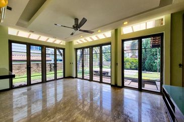 Titian, Bukit Jelutong