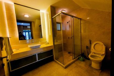 Titian, Bukit Jelutong