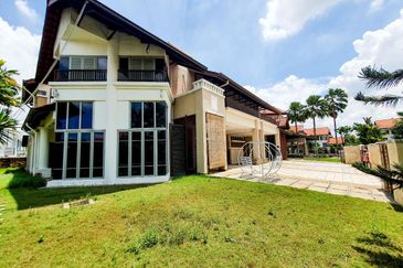 Titian, Bukit Jelutong