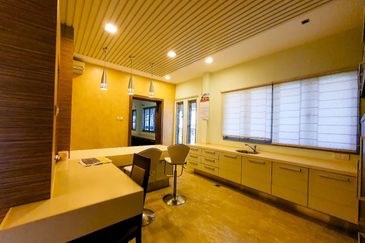 Titian, Bukit Jelutong