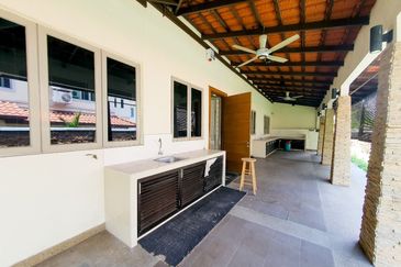 Titian, Bukit Jelutong