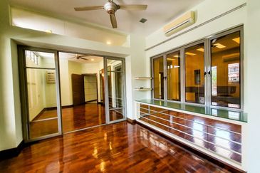 Titian, Bukit Jelutong