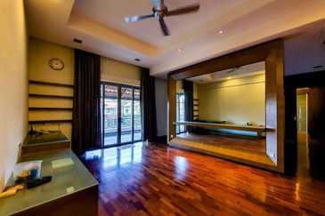 Titian, Bukit Jelutong