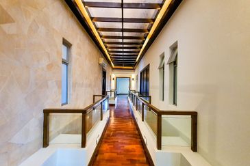 Titian, Bukit Jelutong