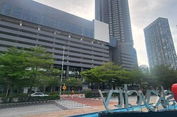 8 Premier @ i-City Finance Avenue