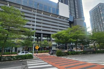 8 Premier @ i-City Finance Avenue