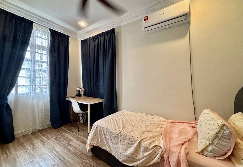 Taman Seroja, Bandar Baru Salak Tinggi