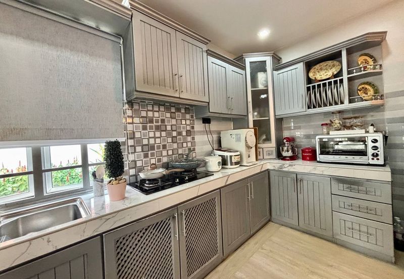 Taman Seroja, Bandar Baru Salak Tinggi