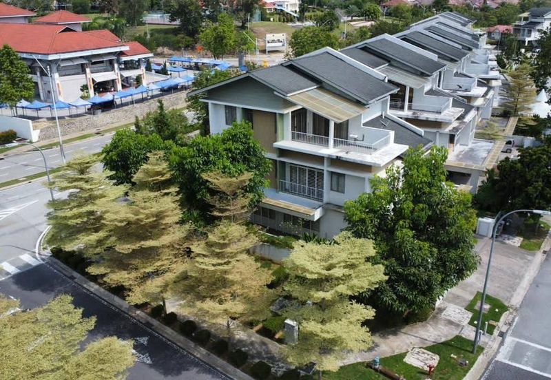 DANAU MUTIARA PRESINT 16 PUTRAJAYA 2.5 STOREY BUNGALOW FOR SALE LOCK STOCK AND BARREL WITH LIFT 