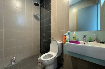 DANAU MUTIARA PRESINT 16 PUTRAJAYA 2.5 STOREY BUNGALOW FOR SALE LOCK STOCK AND BARREL WITH LIFT 