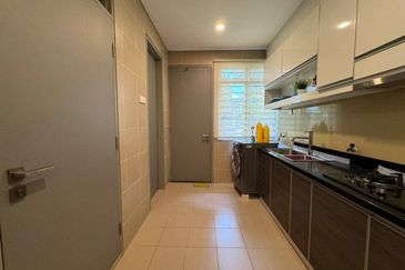 DANAU MUTIARA PRESINT 16 PUTRAJAYA 2.5 STOREY BUNGALOW FOR SALE LOCK STOCK AND BARREL WITH LIFT 