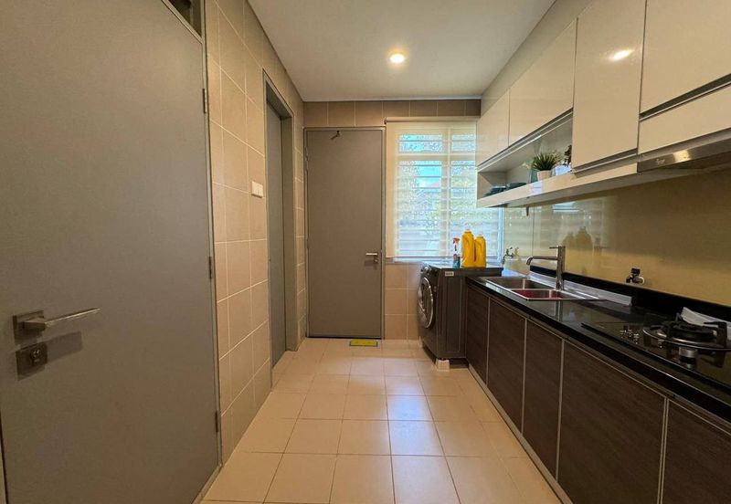 DANAU MUTIARA PRESINT 16 PUTRAJAYA 2.5 STOREY BUNGALOW FOR SALE LOCK STOCK AND BARREL WITH LIFT 