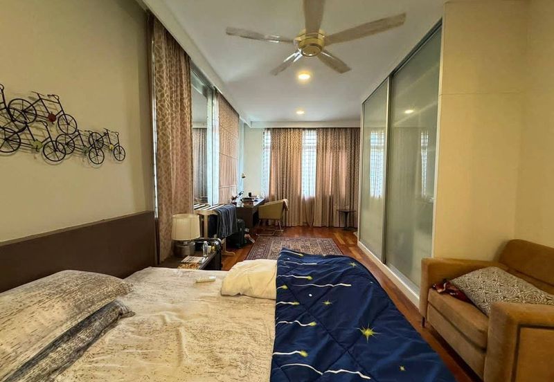 DANAU MUTIARA PRESINT 16 PUTRAJAYA 2.5 STOREY BUNGALOW FOR SALE LOCK STOCK AND BARREL WITH LIFT 