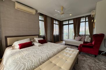 DANAU MUTIARA PRESINT 16 PUTRAJAYA 2.5 STOREY BUNGALOW FOR SALE LOCK STOCK AND BARREL WITH LIFT 