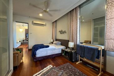 DANAU MUTIARA PRESINT 16 PUTRAJAYA 2.5 STOREY BUNGALOW FOR SALE LOCK STOCK AND BARREL WITH LIFT 