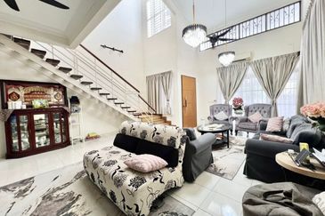 Bandar Enstek (Timur)