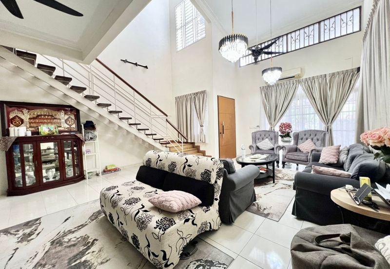 Bandar Enstek (Timur)