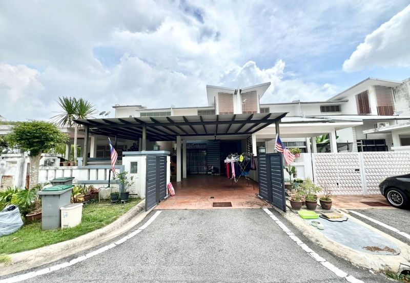 Bandar Enstek (Timur)