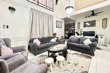 Bandar Enstek (Timur)