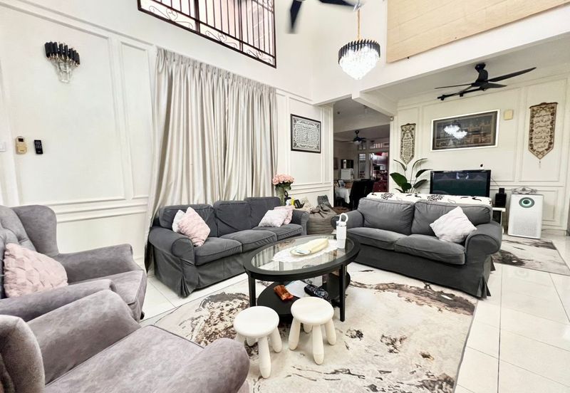 Bandar Enstek (Timur)