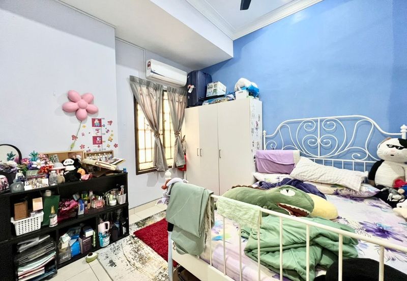 Bandar Enstek (Timur)