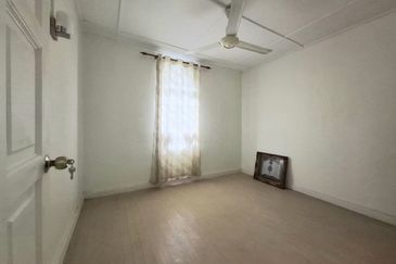 DOUBLE STOREY TERRACE JALAN CAREY PETALING JAYA FOR SALE