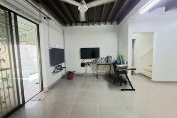 DOUBLE STOREY TERRACE JALAN CAREY PETALING JAYA FOR SALE