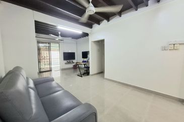 DOUBLE STOREY TERRACE JALAN CAREY PETALING JAYA FOR SALE