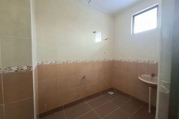 DOUBLE STOREY TERRACE JALAN CAREY PETALING JAYA FOR SALE