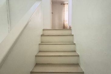 DOUBLE STOREY TERRACE JALAN CAREY PETALING JAYA FOR SALE