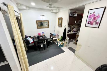 FREEHOLD❗️EXTENDED Double Storey Taman Pinggiran Usj Subang Jaya