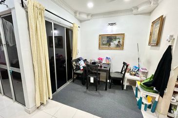 FREEHOLD❗️EXTENDED Double Storey Taman Pinggiran Usj Subang Jaya