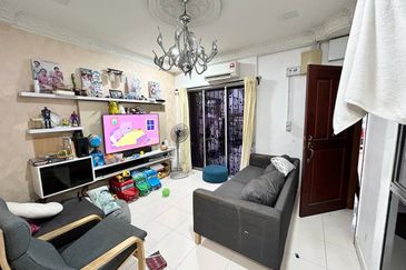 FREEHOLD❗️EXTENDED Double Storey Taman Pinggiran Usj Subang Jaya