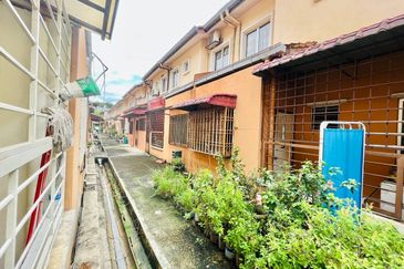 DEKAT LRT❗️JALAN PLUMBUM DOUBLE STOREY TERRACE SEKSYEN 7 SHAH ALAM FOR SALE 