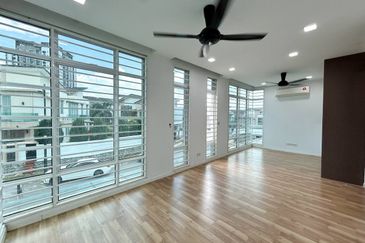 GATED GUARDED❗️SEMI D DOUBLE STOREY AVENUE 6 BANDAR TUN HUSSEIN FOR SALE 