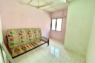 DEKAT MRT❗️Double Storey Taman Pinggiran Putra Seri Kembangan FOR SALE