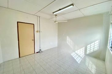 DEKAT MRT❗️Double Storey Taman Pinggiran Putra Seri Kembangan FOR SALE